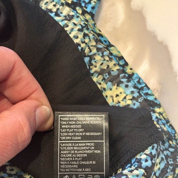 NWT Steve Madden top. Green with pattern.   Size M - Picture 6 of 11